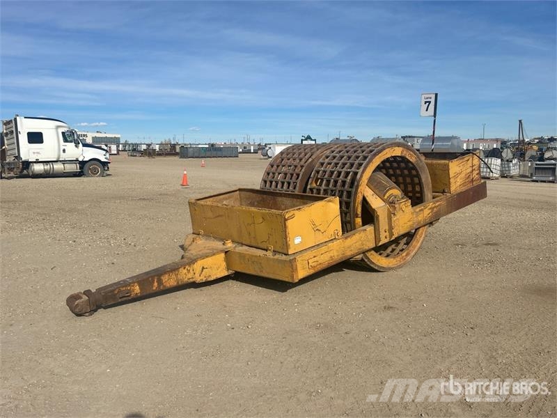 Hyster 70 in Pull Behind Compactor Bogserande Vibratorvältar