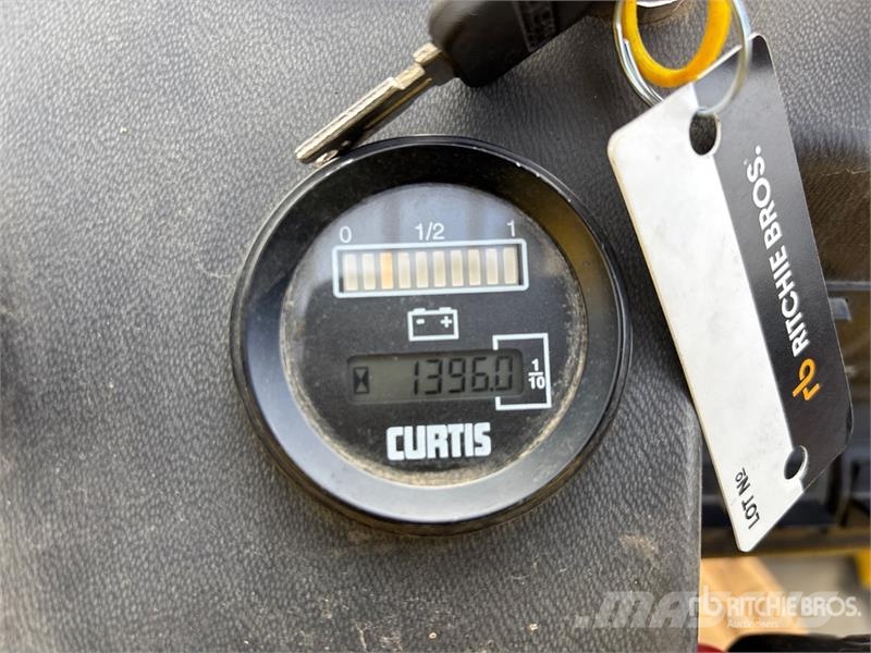 Hyster V30XMU C/w battery chargers Electric Forklift Wózki elektryczne