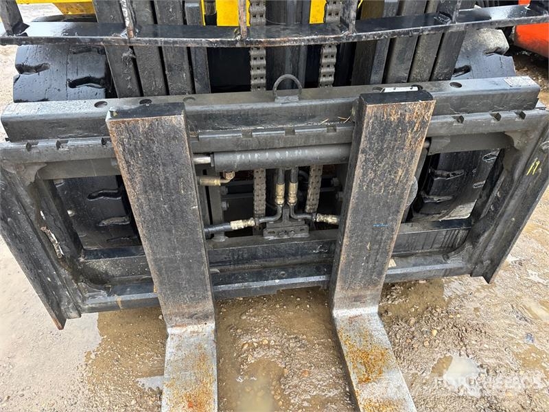 Hyundai 30L-7M 5220 lb Pneumatic Tire Forklift Other