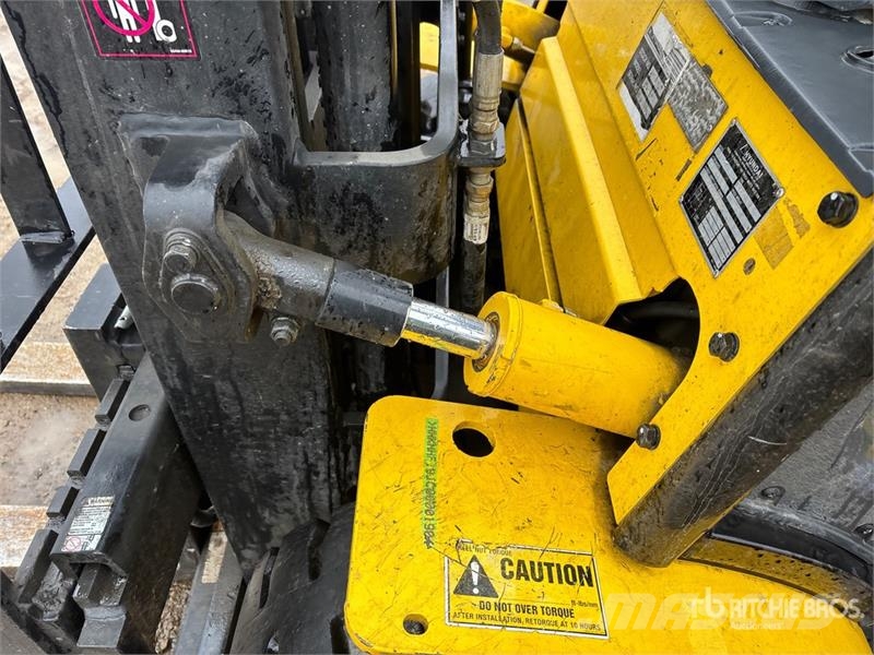 Hyundai 30L-7M 5220 lb Pneumatic Tire Forklift Other