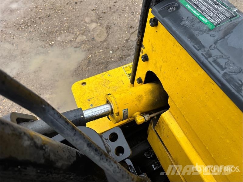 Hyundai 30L-7M 5220 lb Pneumatic Tire Forklift Other
