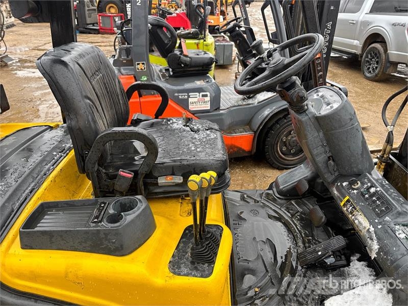 Hyundai 30L-7M 5220 lb Pneumatic Tire Forklift Other