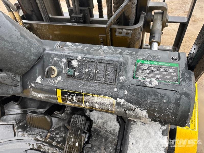 Hyundai 30L-7M 5220 lb Pneumatic Tire Forklift Other