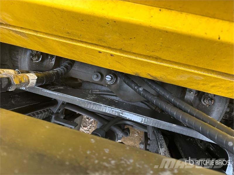 Hyundai 30L-7M 5220 lb Pneumatic Tire Forklift Other