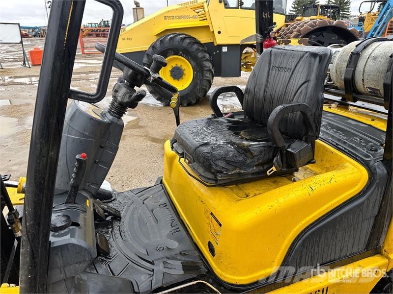 Hyundai 30L-7M 5220 lb Pneumatic Tire Forklift Other