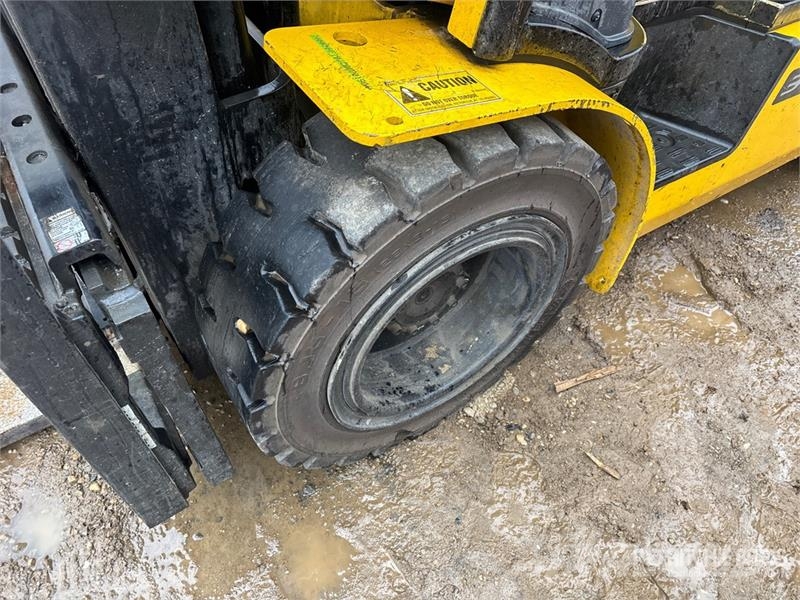 Hyundai 30L-7M 5220 lb Pneumatic Tire Forklift Other