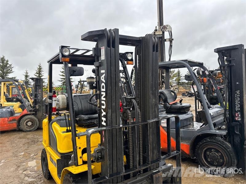Hyundai 30L-7M 5220 lb Pneumatic Tire Forklift Other