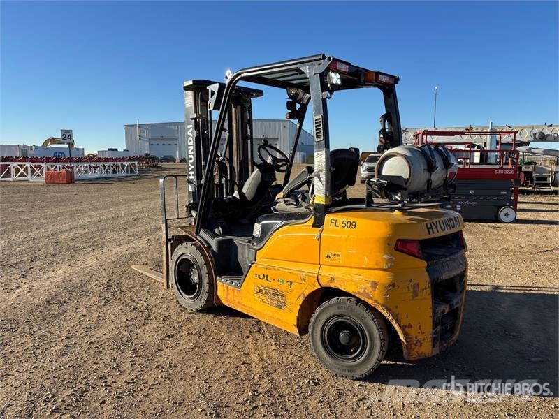 Hyundai 30L-9A 5890 lb Cushion Tire Forklift Viličarji - drugo