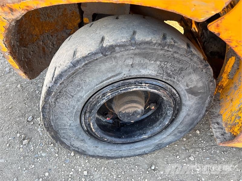 Hyundai 30L-9A 5890 lb Cushion Tire Forklift Viličarji - drugo