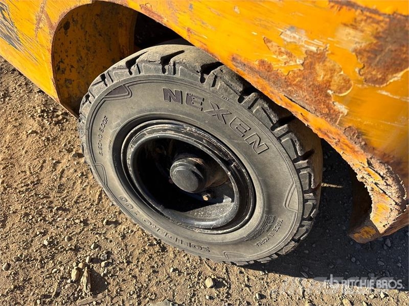Hyundai 30L-9A 5890 lb Cushion Tire Forklift Viličarji - drugo