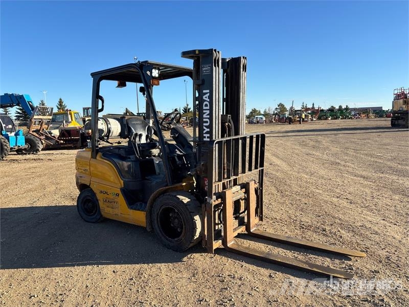 Hyundai 30L-9A 5890 lb Cushion Tire Forklift Viličarji - drugo