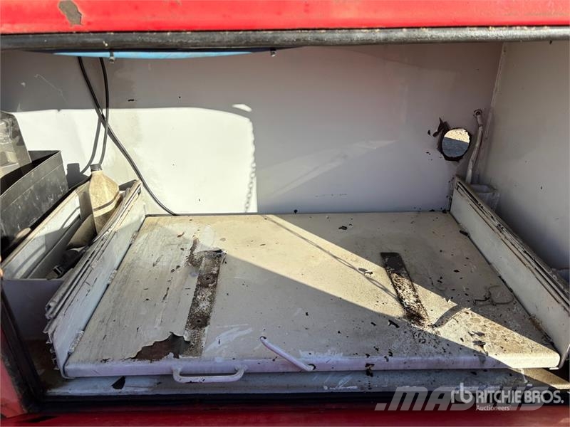 Hyundai 41 ft T/A Mobile Heat Control Centre Equipamiento para el procesado