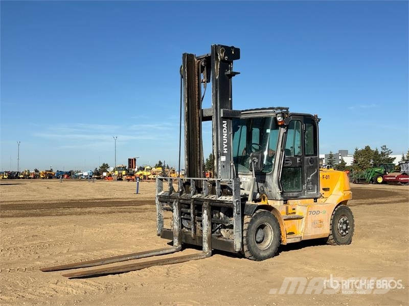Hyundai 70D-9 15500 lb 4x2 Rough Terrain Forklift Vanterenski viljuškar