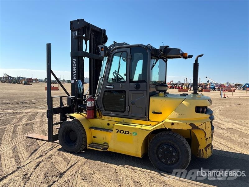 Hyundai 70D-9 15500 lb Pneumatic Tire Forklift Другие складские механизмы