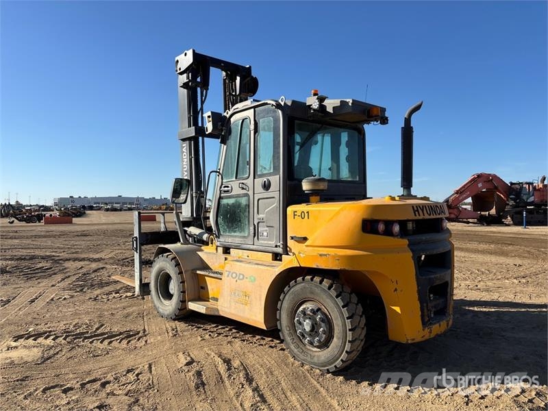 Hyundai 70D-9 15500 lb 4x2 Rough Terrain Forklift Vanterenski viljuškar