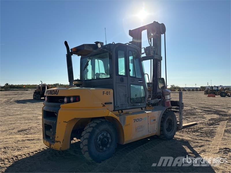 Hyundai 70D-9 15500 lb 4x2 Rough Terrain Forklift Vanterenski viljuškar