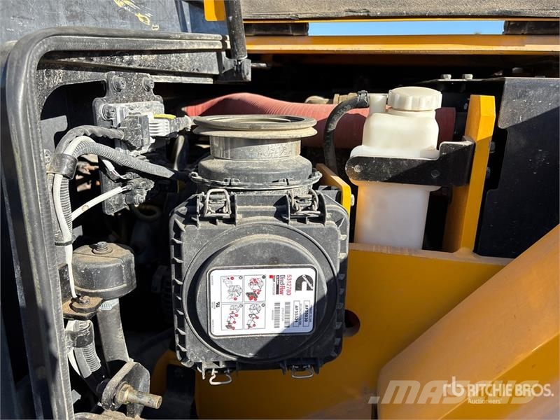 Hyundai 70D-9 15500 lb 4x2 Rough Terrain Forklift Vanterenski viljuškar