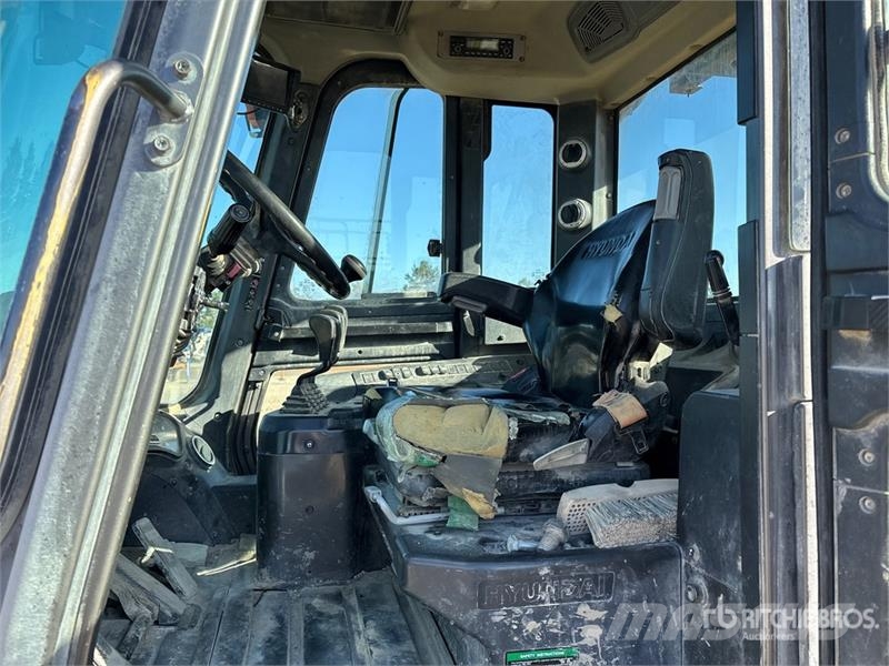Hyundai 70D-9 15500 lb 4x2 Rough Terrain Forklift Vanterenski viljuškar