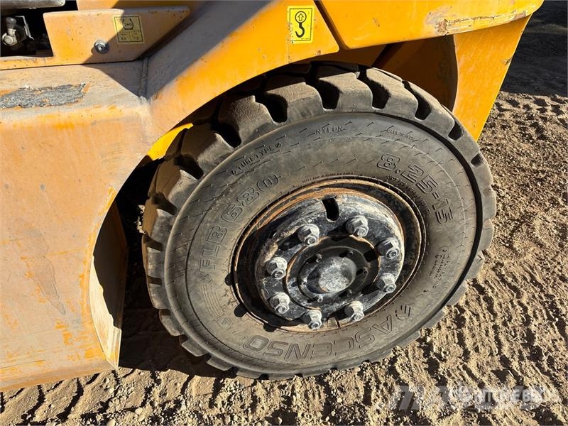 Hyundai 70D-9 15500 lb 4x2 Rough Terrain Forklift Vanterenski viljuškar