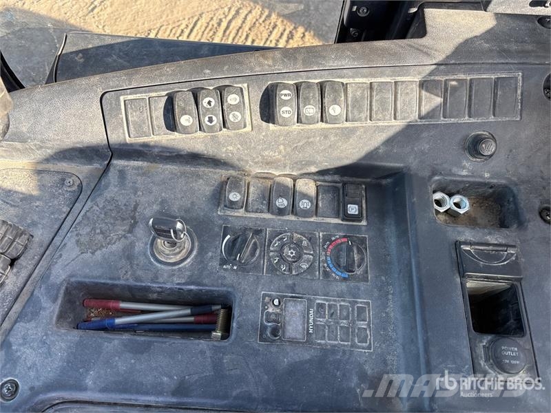 Hyundai 70D-9 15500 lb 4x2 Rough Terrain Forklift Vanterenski viljuškar