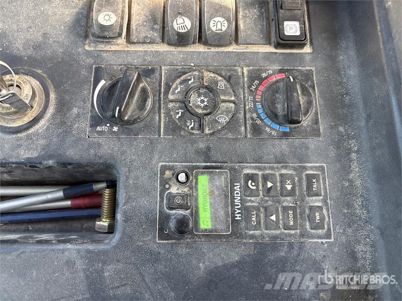 Hyundai 70D-9 15500 lb 4x2 Rough Terrain Forklift Vanterenski viljuškar
