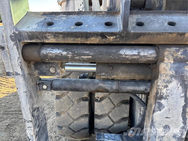 Hyundai 70D-9 15500 lb 4x2 Rough Terrain Forklift Vanterenski viljuškar