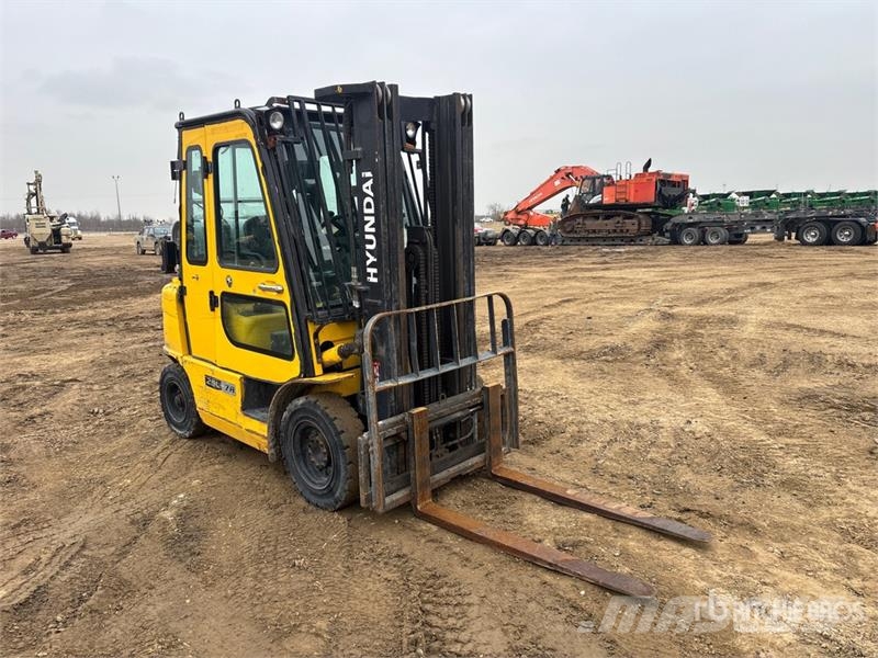 Hyundai H25L-7A 4220 lb Pneumatic Tire Forklift Forklift trucks - others