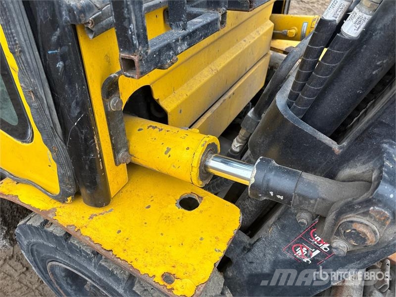 Hyundai H25L-7A 4220 lb Pneumatic Tire Forklift Forklift trucks - others