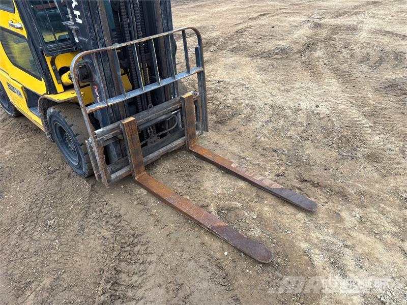 Hyundai H25L-7A 4220 lb Pneumatic Tire Forklift Forklift trucks - others