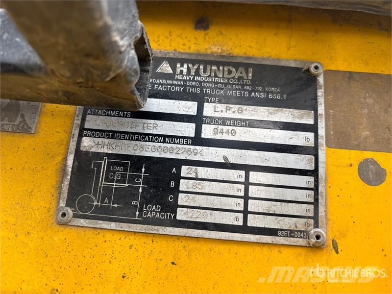 Hyundai H25L-7A 4220 lb Pneumatic Tire Forklift Forklift trucks - others