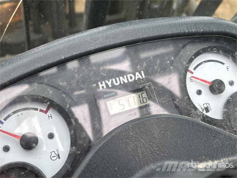 Hyundai H25L-7A 4220 lb Pneumatic Tire Forklift Forklift trucks - others