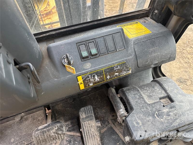 Hyundai H25L-7A 5000 lb Pneumatic Tire Forklift شاحنات ذات رافعات شوكية - أخرى