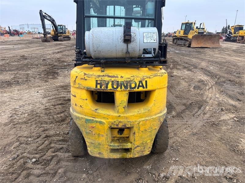 Hyundai H25L-7A 5000 lb Pneumatic Tire Forklift شاحنات ذات رافعات شوكية - أخرى
