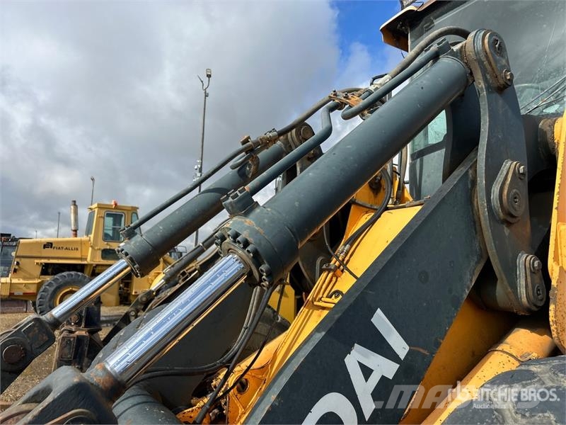Hyundai HL757TM9 Wheel Loader Gumikerekes homlokrakodók