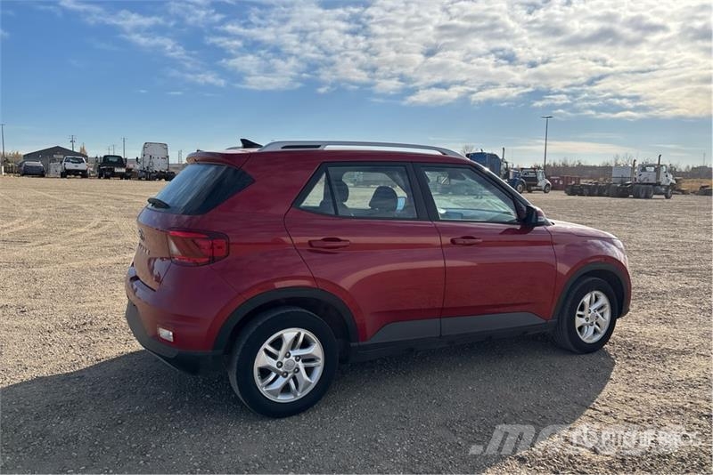 Hyundai Venue 2WD SUV سيارات