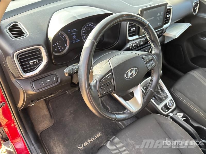 Hyundai Venue 2WD SUV سيارات