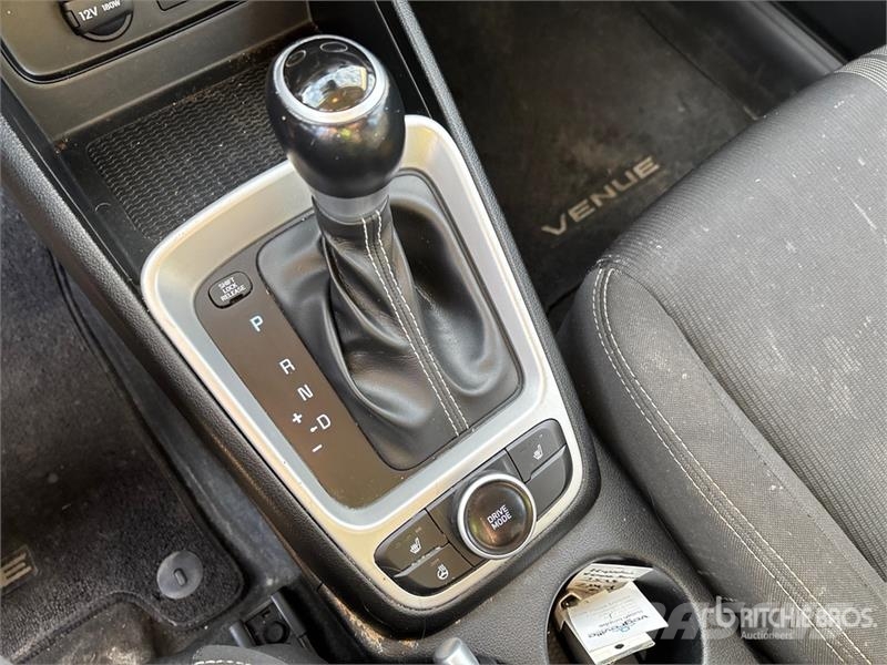 Hyundai Venue 2WD SUV سيارات