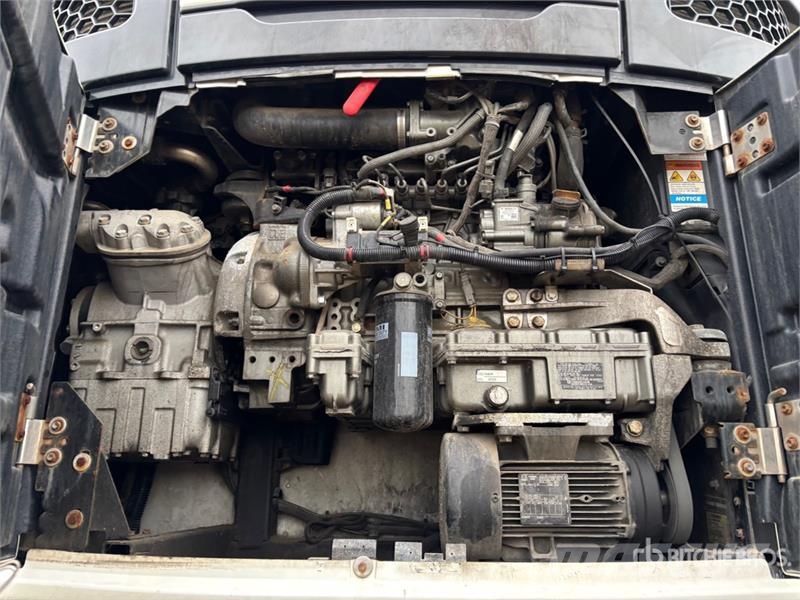 Hyundai VR2530152 - RS 53 ft x 102 in T/A Multi -Temp Refr Kühlauflieger