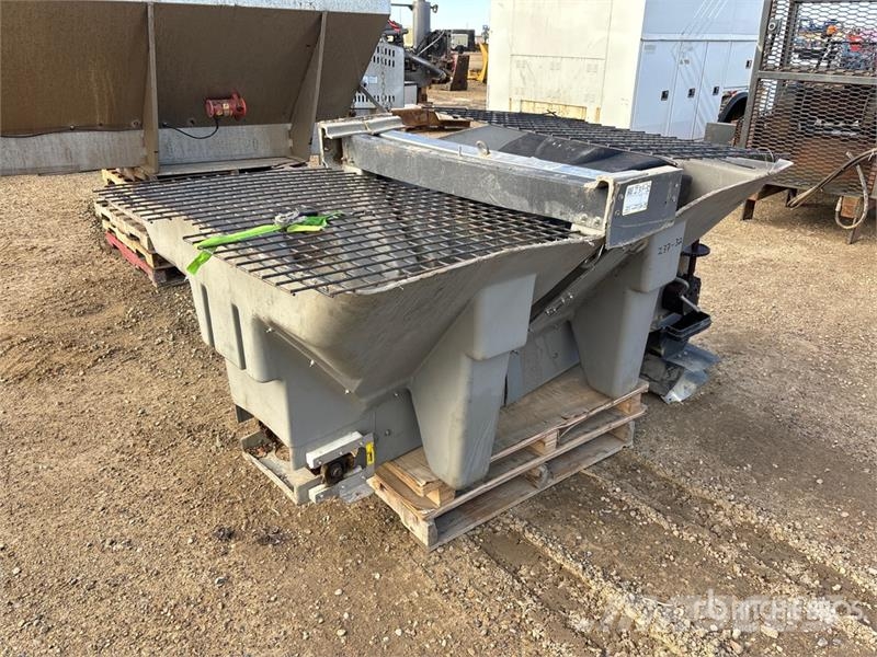 ICEWOLF 4 ft x 6 ft Slip In Sander - Fits Bobcat 5 Sonstige Baumaschinen