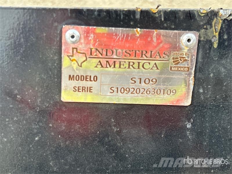 Industrias America 109 in Snow Skid Steer Bucket (Unused) دلاء
