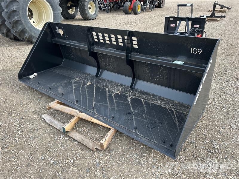 Industrias America 109 in Snow Skid Steer Bucket (Unused) دلاء