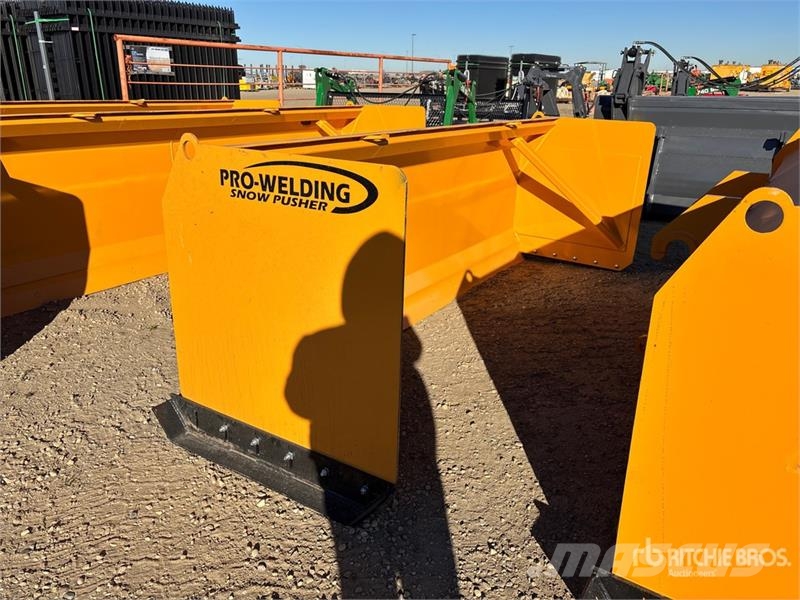 Industrias America 10FT 10 ft Snow Pusher Sniego peiliai ir valytuvai