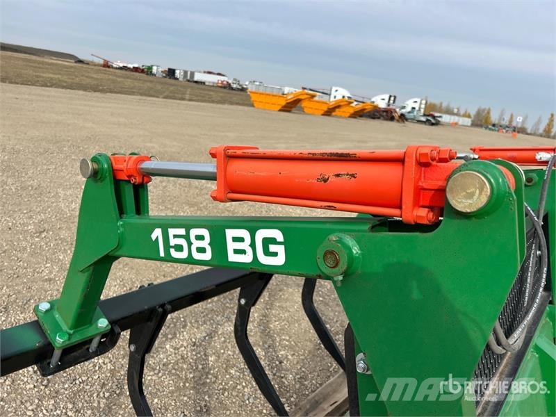 Industrias America 158BG8 96 in Grapple Ag Tractor Bucket - Fits John Інше додаткове обладнання для тракторів