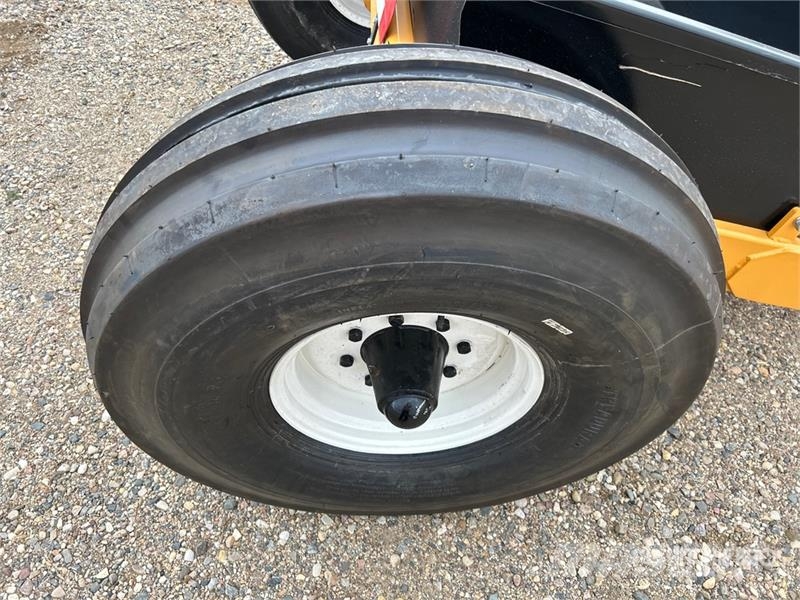 Industrias America 160R 2 Tire Hydraulic 16 ft Pull Scraper (Unused) كاشطات