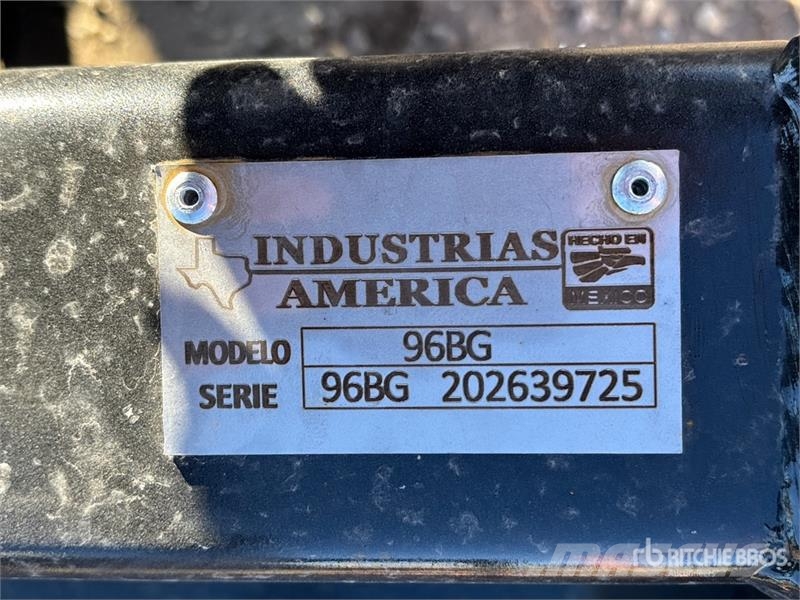 Industrias America 96BG 96 in General Purpose Skid Steer Grapple Buck خطاطيف