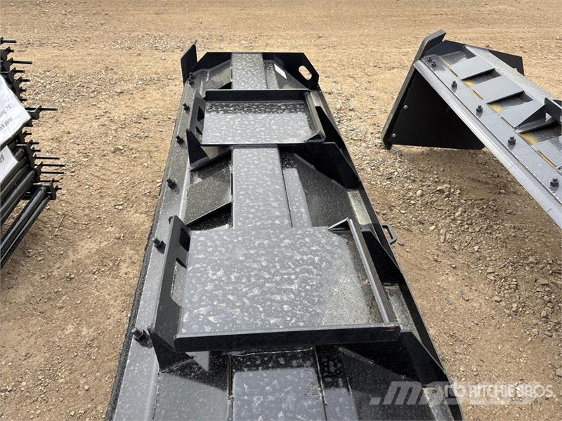 Industrias America D8 96 in Skid Steer Snow Pusher (Unused) حراثات ونصول الجليد