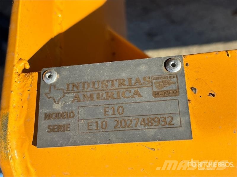 Industrias America E10 10 ft Snow Pusher Sniego peiliai ir valytuvai