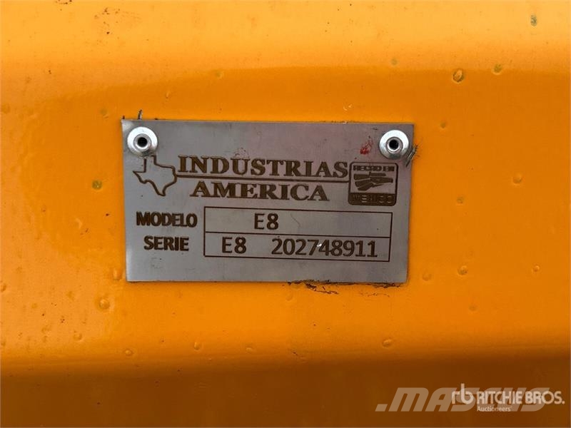 Industrias America E8 8 in Snow Pusher Wheel Loader Bucket (Unused) Kašike / Korpe