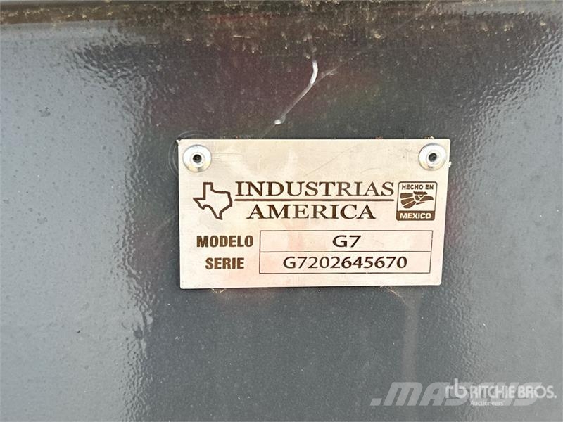 Industrias America G7 84 in Skid Steer Snow Pusher (Unused) Снігоочищувальні ножі та плуги