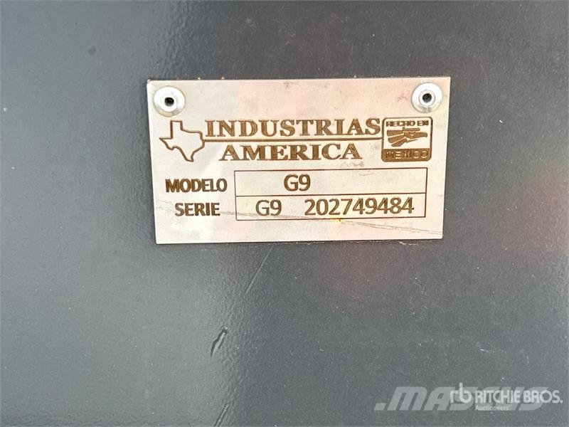 Industrias America G9 108 in Skid Steer Snow Pusher (Unused) Снігоочищувальні ножі та плуги